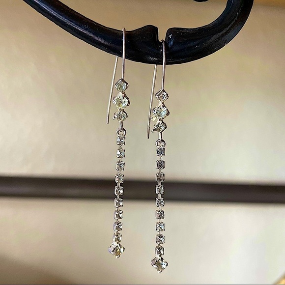 Neiman Marcus Long Crystal Line long Drop shoulder skim style Earrings - Picture 1 of 9